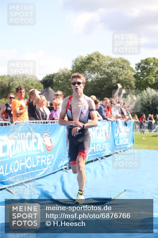 25.08.2024 - Elbe Triathlon Hamburg H.Heesch http://msf.ph/oto/6876766 25.08.2024 11:44:09 Ziel 1712 meine-sportfotos.de