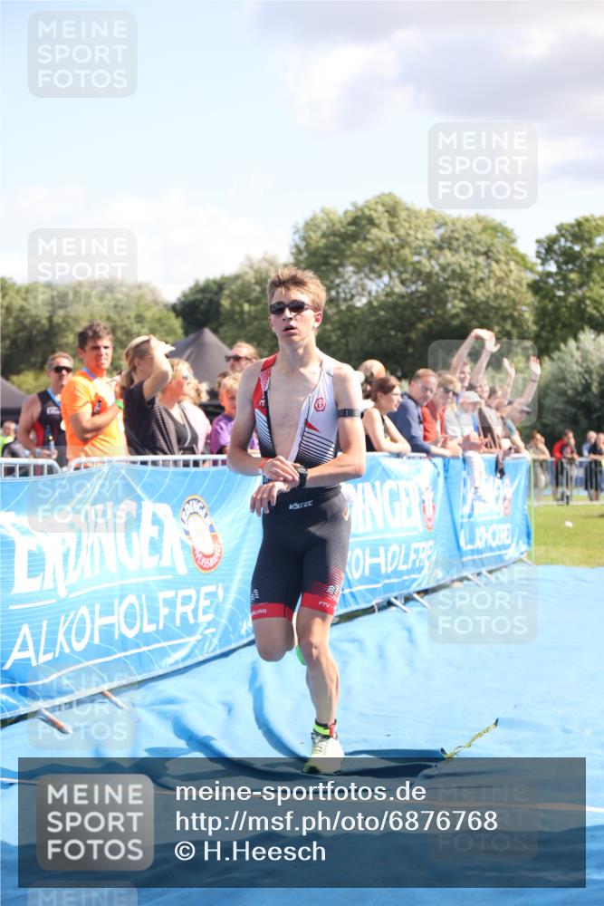 25.08.2024 - Elbe Triathlon Hamburg H.Heesch http://msf.ph/oto/6876768 25.08.2024 11:44:09 Ziel 1712 meine-sportfotos.de