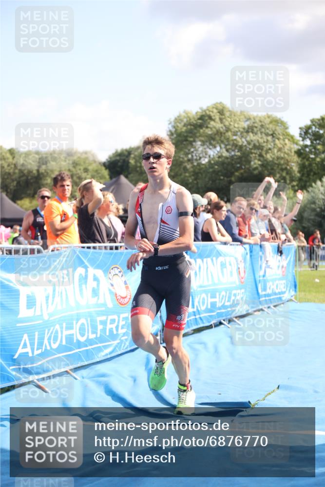 25.08.2024 - Elbe Triathlon Hamburg H.Heesch http://msf.ph/oto/6876770 25.08.2024 11:44:09 Ziel 1712 meine-sportfotos.de