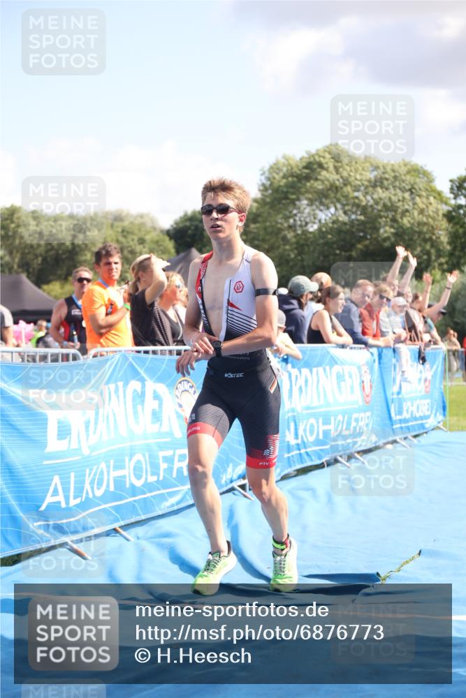 25.08.2024 - Elbe Triathlon Hamburg H.Heesch http://msf.ph/oto/6876773 25.08.2024 11:44:09 Ziel 1712 meine-sportfotos.de