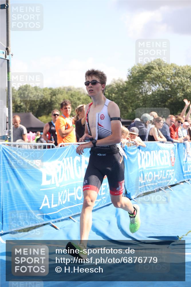25.08.2024 - Elbe Triathlon Hamburg H.Heesch http://msf.ph/oto/6876779 25.08.2024 11:44:09 Ziel 1712 meine-sportfotos.de