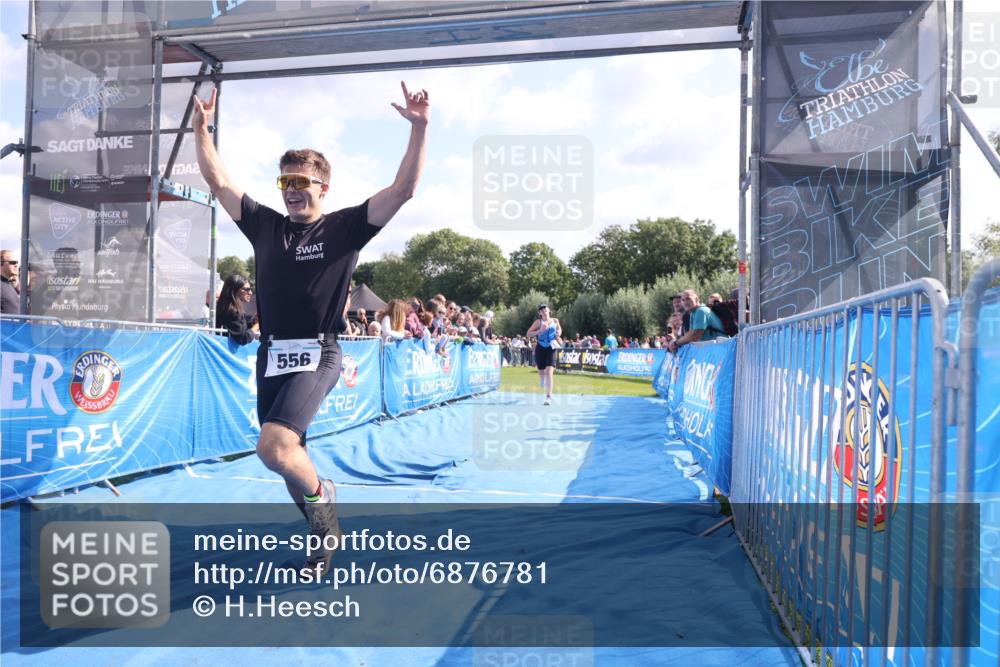 25.08.2024 - Elbe Triathlon Hamburg H.Heesch http://msf.ph/oto/6876781 25.08.2024 11:18:15 Ziel 123, 556 meine-sportfotos.de