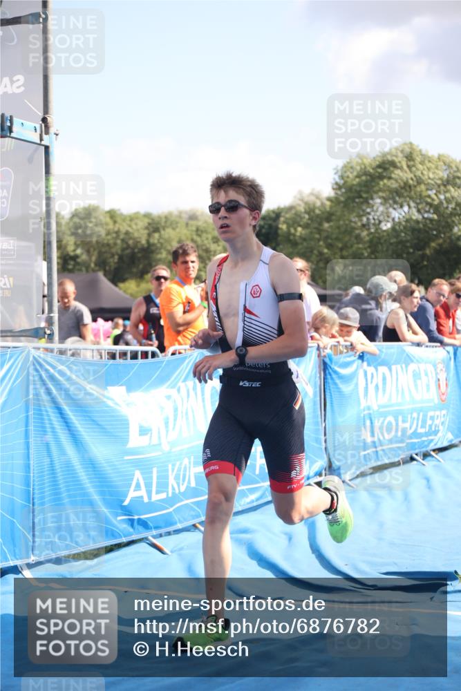 25.08.2024 - Elbe Triathlon Hamburg H.Heesch http://msf.ph/oto/6876782 25.08.2024 11:44:09 Ziel 1712 meine-sportfotos.de