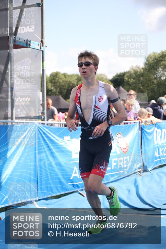 25.08.2024 - Elbe Triathlon Hamburg H.Heesch http://msf.ph/oto/6876792 25.08.2024 11:44:09 Ziel 1712 meine-sportfotos.de