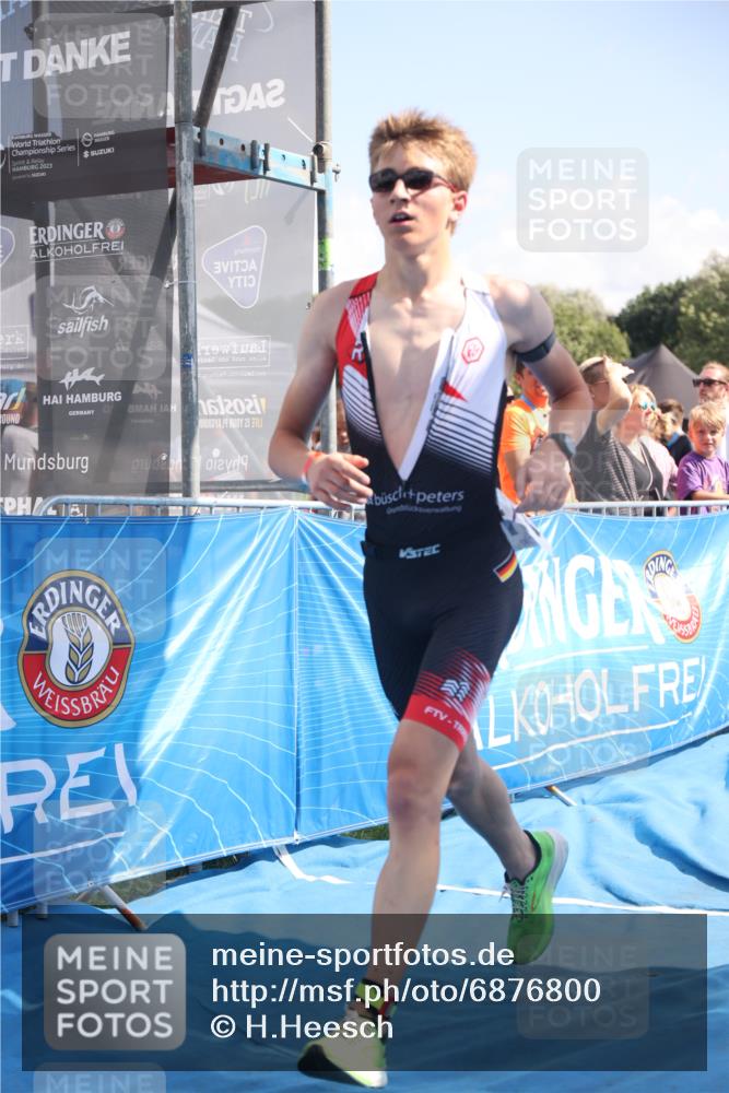 25.08.2024 - Elbe Triathlon Hamburg H.Heesch http://msf.ph/oto/6876800 25.08.2024 11:44:10 Ziel 1712 meine-sportfotos.de