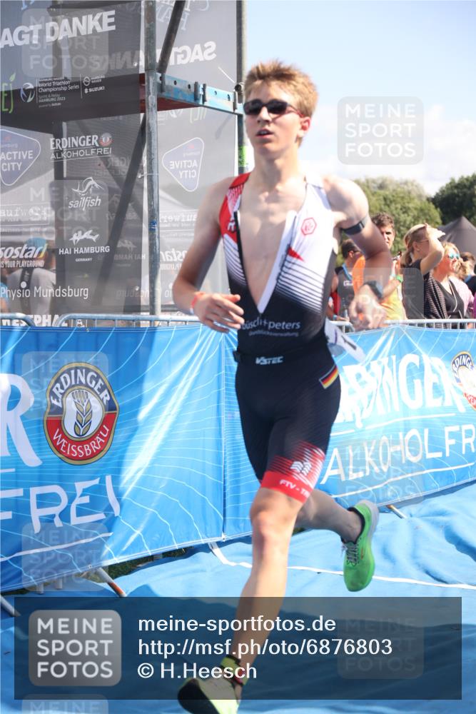 25.08.2024 - Elbe Triathlon Hamburg H.Heesch http://msf.ph/oto/6876803 25.08.2024 11:44:10 Ziel 1712 meine-sportfotos.de