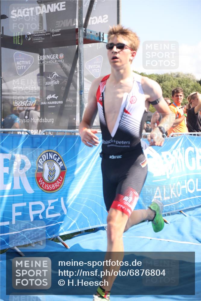 25.08.2024 - Elbe Triathlon Hamburg H.Heesch http://msf.ph/oto/6876804 25.08.2024 11:44:10 Ziel 1712 meine-sportfotos.de