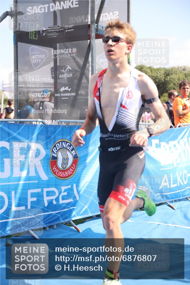 25.08.2024 - Elbe Triathlon Hamburg H.Heesch http://msf.ph/oto/6876807 25.08.2024 11:44:10 Ziel 1712 meine-sportfotos.de