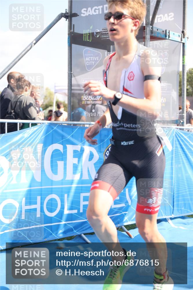 25.08.2024 - Elbe Triathlon Hamburg H.Heesch http://msf.ph/oto/6876815 25.08.2024 11:44:10 Ziel 1712 meine-sportfotos.de