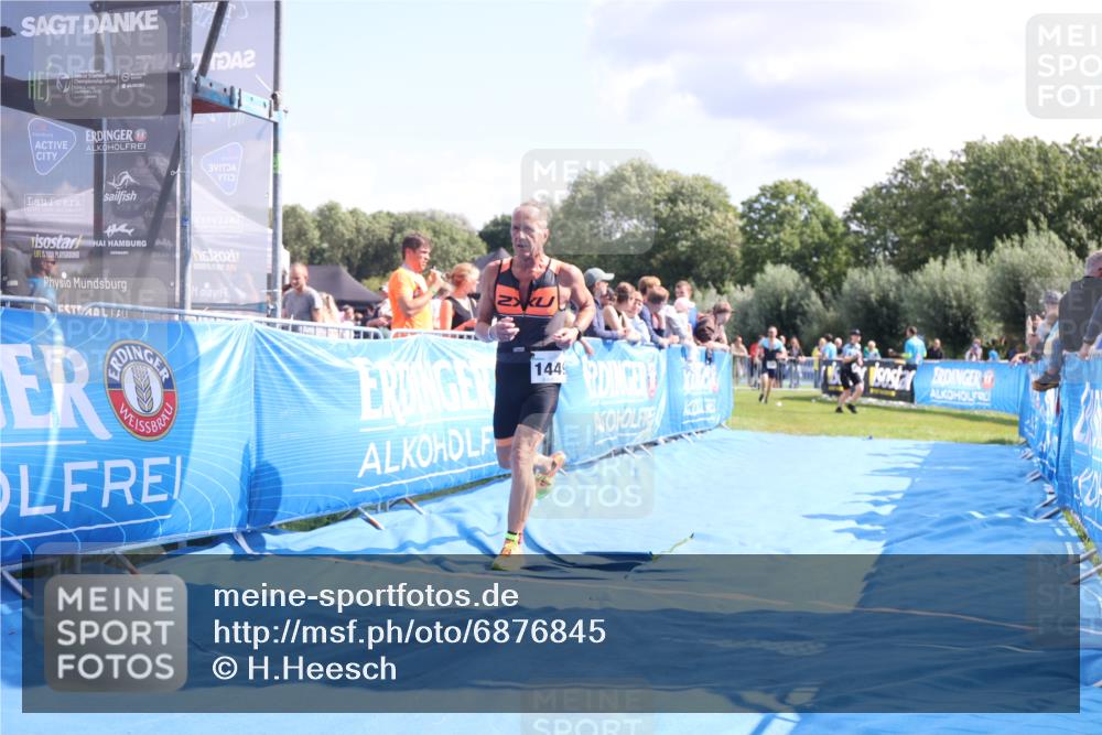 25.08.2024 - Elbe Triathlon Hamburg H.Heesch http://msf.ph/oto/6876845 25.08.2024 11:44:40 Ziel 718, 1449 meine-sportfotos.de
