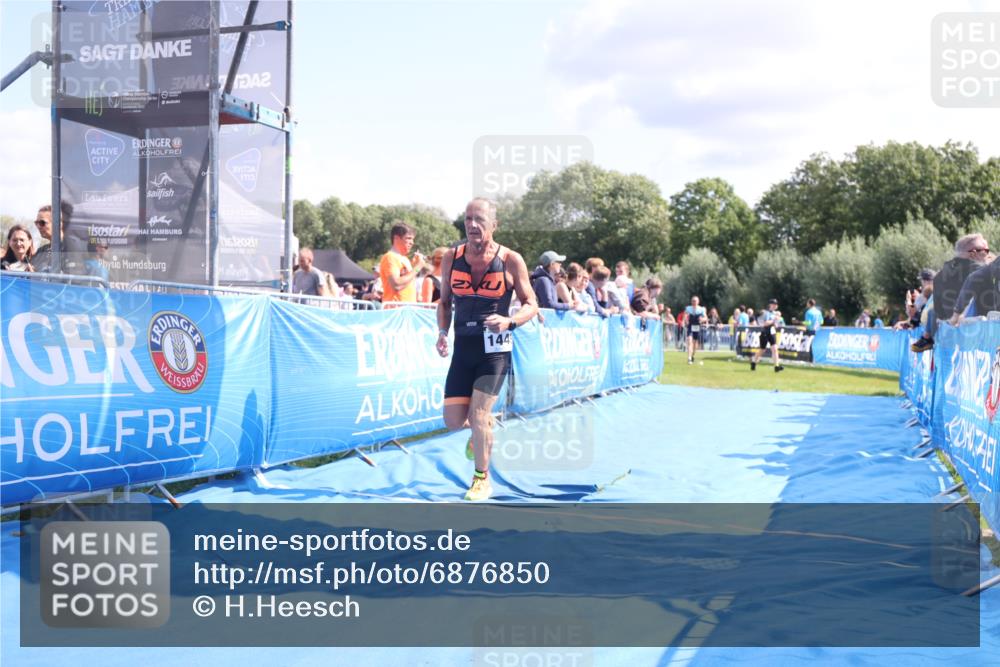 25.08.2024 - Elbe Triathlon Hamburg H.Heesch http://msf.ph/oto/6876850 25.08.2024 11:44:40 Ziel 718, 1449 meine-sportfotos.de