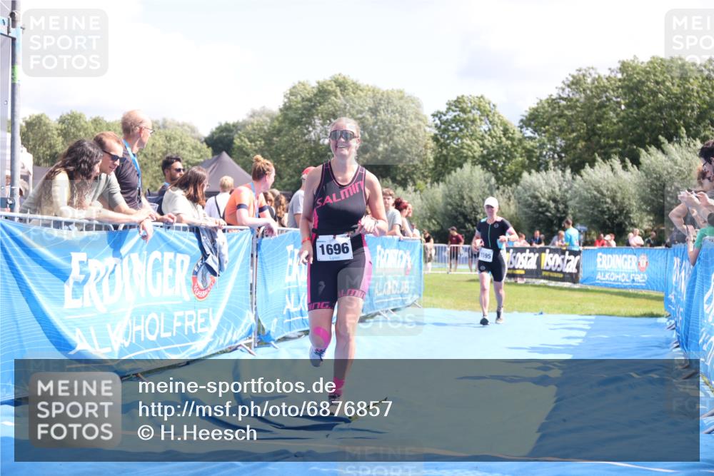 25.08.2024 - Elbe Triathlon Hamburg H.Heesch http://msf.ph/oto/6876857 25.08.2024 12:07:59 Ziel 1595, 1696 meine-sportfotos.de