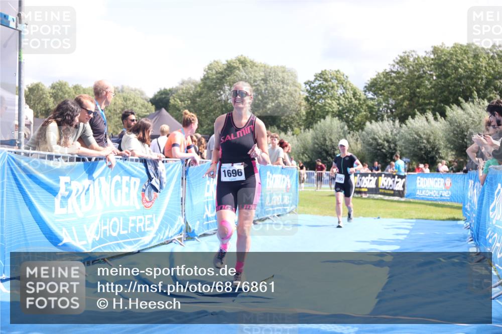 25.08.2024 - Elbe Triathlon Hamburg H.Heesch http://msf.ph/oto/6876861 25.08.2024 12:07:59 Ziel 1595, 1696 meine-sportfotos.de