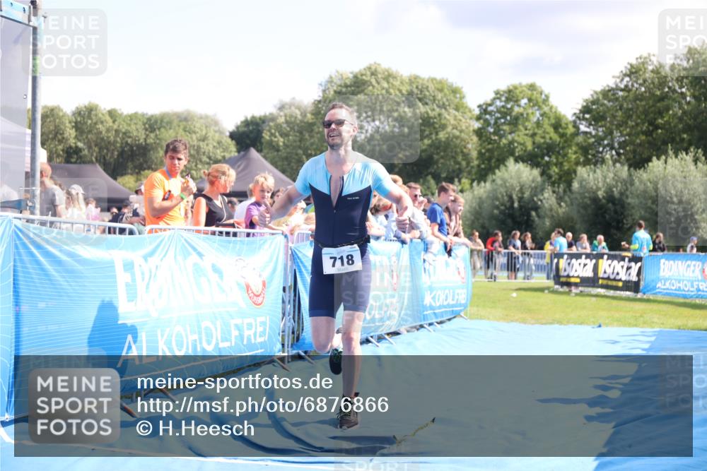 25.08.2024 - Elbe Triathlon Hamburg H.Heesch http://msf.ph/oto/6876866 25.08.2024 11:44:47 Ziel 718, 1449 meine-sportfotos.de
