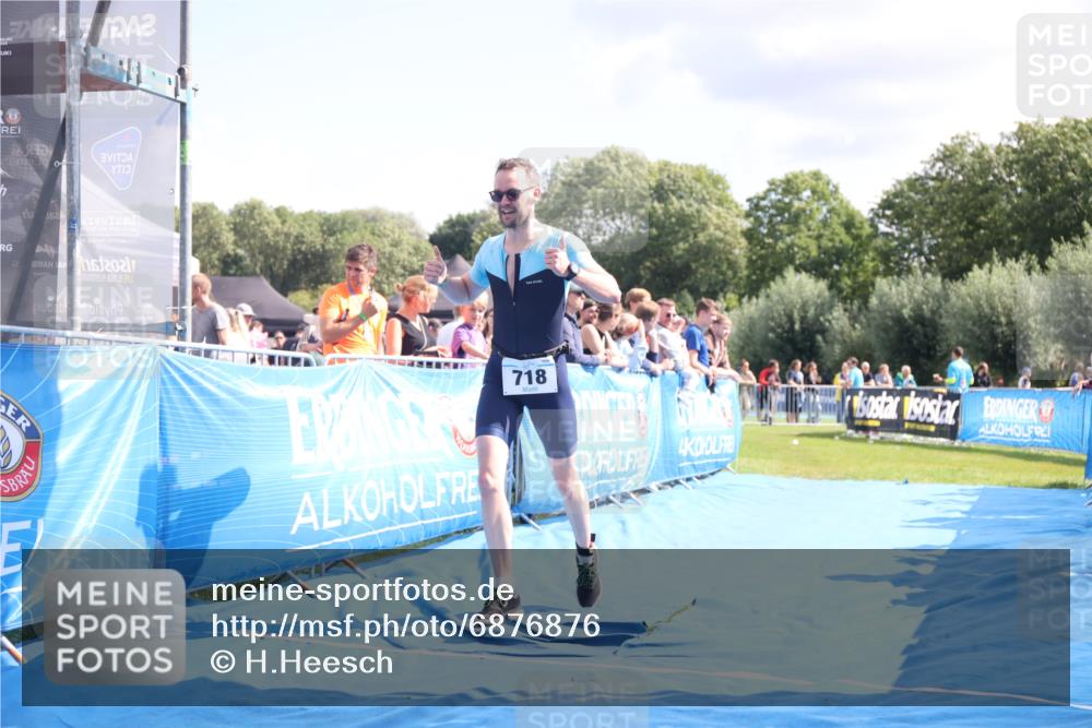 25.08.2024 - Elbe Triathlon Hamburg H.Heesch http://msf.ph/oto/6876876 25.08.2024 11:44:47 Ziel 718, 1449 meine-sportfotos.de