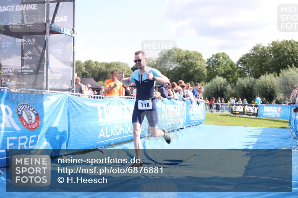 25.08.2024 - Elbe Triathlon Hamburg H.Heesch http://msf.ph/oto/6876881 25.08.2024 11:44:47 Ziel 718, 1449 meine-sportfotos.de