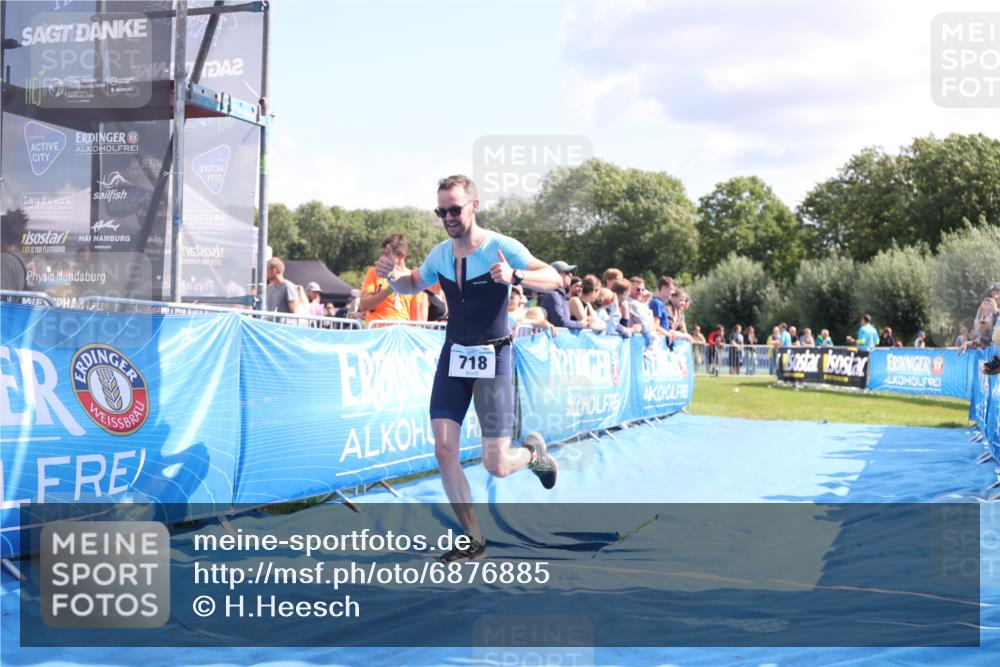 25.08.2024 - Elbe Triathlon Hamburg H.Heesch http://msf.ph/oto/6876885 25.08.2024 11:44:47 Ziel 718, 1449 meine-sportfotos.de