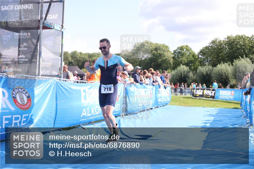 25.08.2024 - Elbe Triathlon Hamburg H.Heesch http://msf.ph/oto/6876890 25.08.2024 11:44:47 Ziel 718, 1449 meine-sportfotos.de