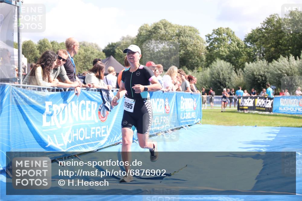 25.08.2024 - Elbe Triathlon Hamburg H.Heesch http://msf.ph/oto/6876902 25.08.2024 12:08:02 Ziel 1595, 1696 meine-sportfotos.de