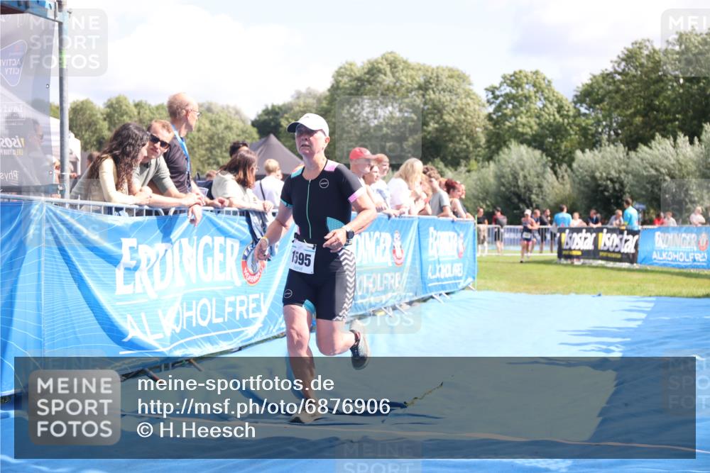 25.08.2024 - Elbe Triathlon Hamburg H.Heesch http://msf.ph/oto/6876906 25.08.2024 12:08:02 Ziel 1595, 1696 meine-sportfotos.de