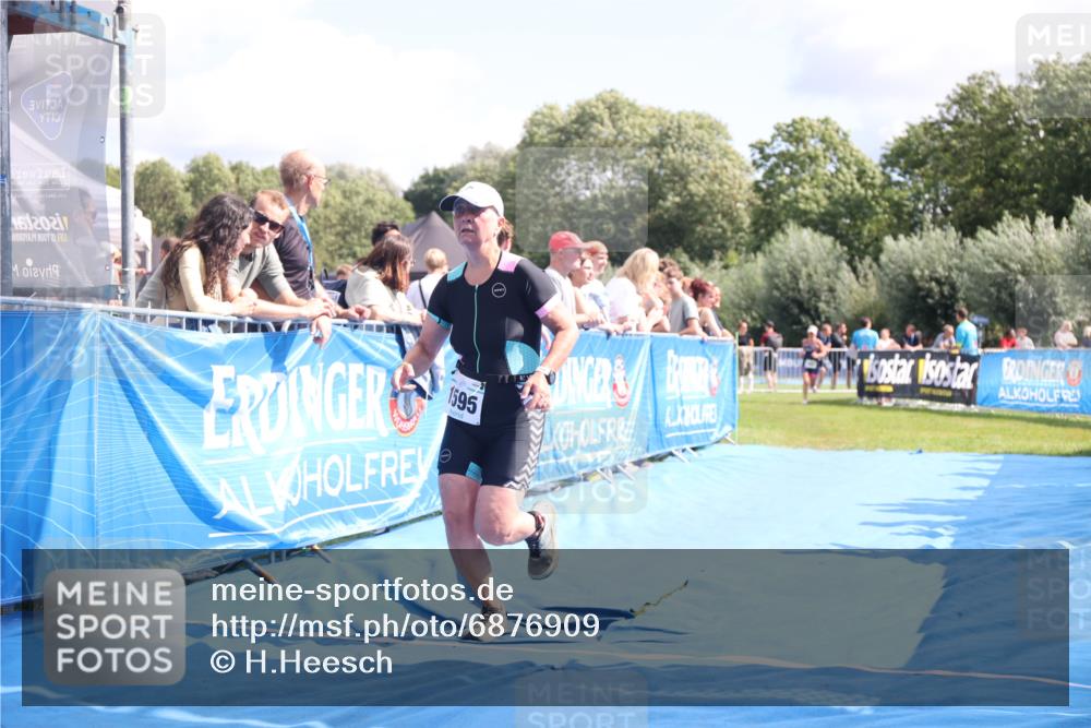 25.08.2024 - Elbe Triathlon Hamburg H.Heesch http://msf.ph/oto/6876909 25.08.2024 12:08:02 Ziel 1595, 1696 meine-sportfotos.de