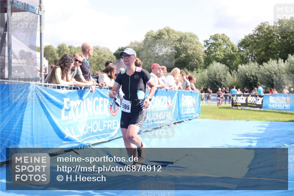 25.08.2024 - Elbe Triathlon Hamburg H.Heesch http://msf.ph/oto/6876912 25.08.2024 12:08:02 Ziel 1595, 1696 meine-sportfotos.de
