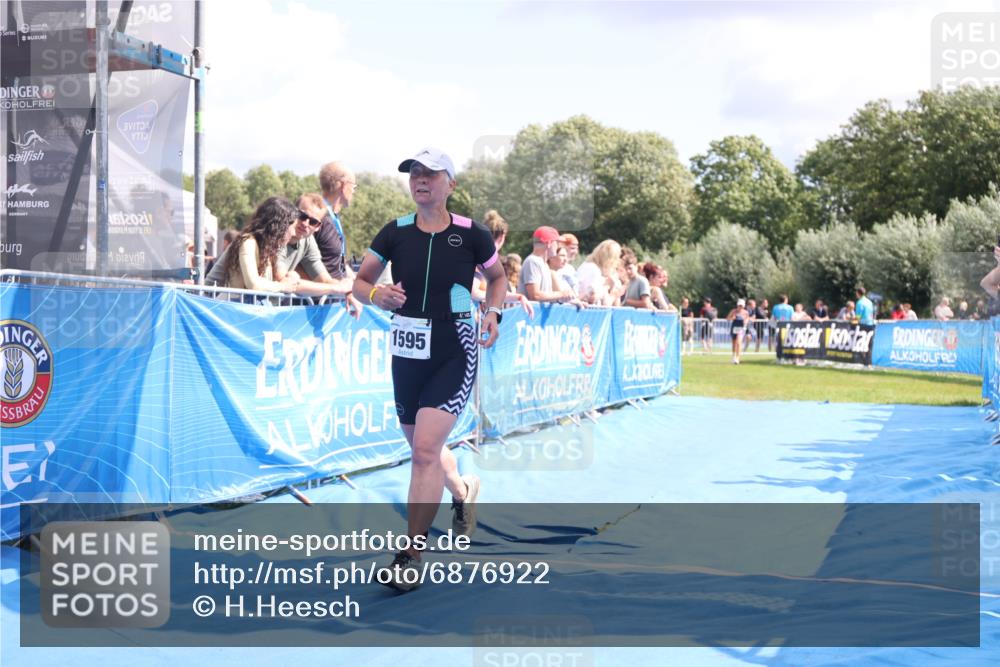 25.08.2024 - Elbe Triathlon Hamburg H.Heesch http://msf.ph/oto/6876922 25.08.2024 12:08:03 Ziel 542, 1595, 1696 meine-sportfotos.de