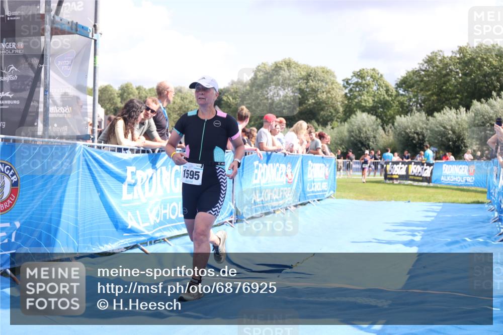 25.08.2024 - Elbe Triathlon Hamburg H.Heesch http://msf.ph/oto/6876925 25.08.2024 12:08:03 Ziel 542, 1595, 1696 meine-sportfotos.de
