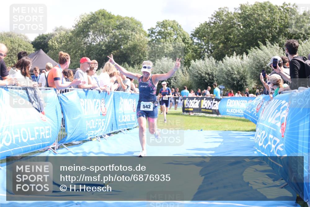 25.08.2024 - Elbe Triathlon Hamburg H.Heesch http://msf.ph/oto/6876935 25.08.2024 12:08:10 Ziel 542, 1678 meine-sportfotos.de