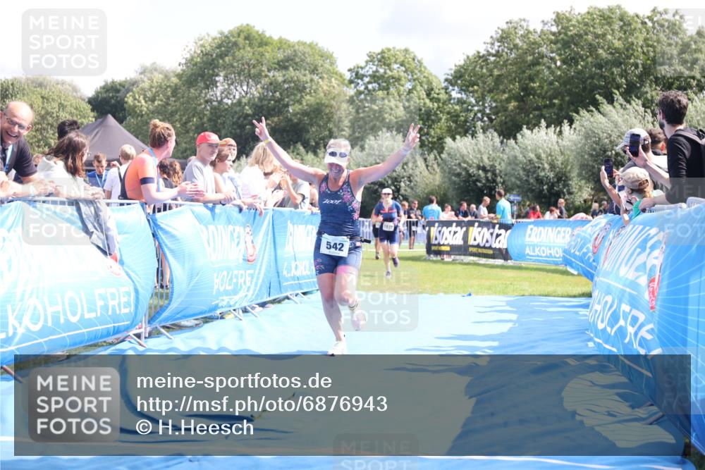 25.08.2024 - Elbe Triathlon Hamburg H.Heesch http://msf.ph/oto/6876943 25.08.2024 12:08:10 Ziel 542, 1678 meine-sportfotos.de
