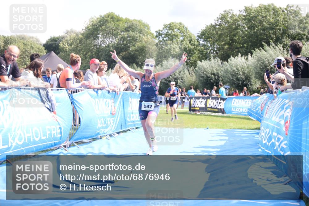 25.08.2024 - Elbe Triathlon Hamburg H.Heesch http://msf.ph/oto/6876946 25.08.2024 12:08:10 Ziel 542, 1678 meine-sportfotos.de