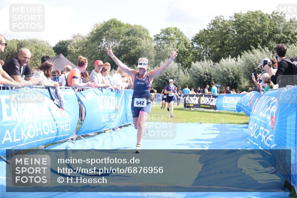 25.08.2024 - Elbe Triathlon Hamburg H.Heesch http://msf.ph/oto/6876956 25.08.2024 12:08:10 Ziel 542, 1678 meine-sportfotos.de