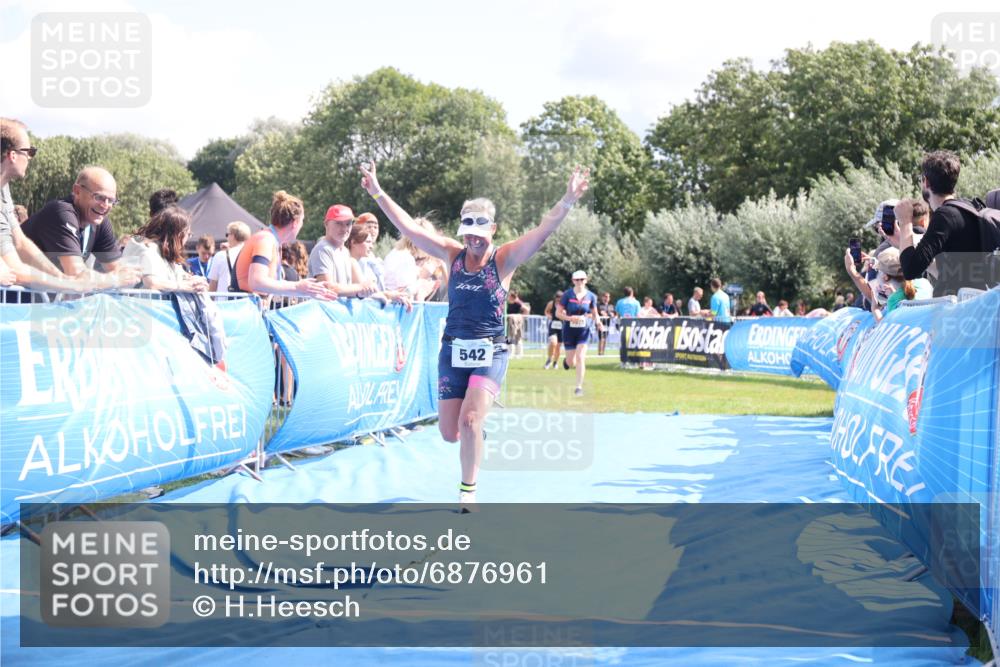 25.08.2024 - Elbe Triathlon Hamburg H.Heesch http://msf.ph/oto/6876961 25.08.2024 12:08:10 Ziel 542, 1678 meine-sportfotos.de