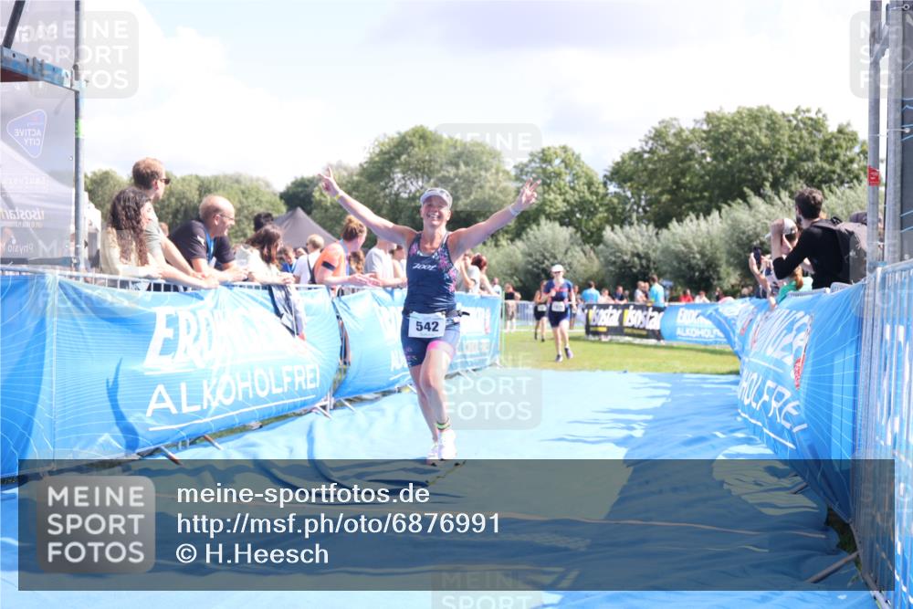 25.08.2024 - Elbe Triathlon Hamburg H.Heesch http://msf.ph/oto/6876991 25.08.2024 12:08:11 Ziel 542, 1524, 1678 meine-sportfotos.de