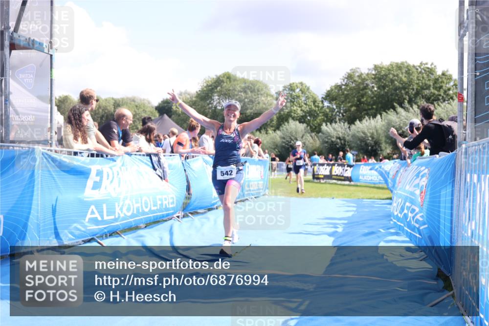 25.08.2024 - Elbe Triathlon Hamburg H.Heesch http://msf.ph/oto/6876994 25.08.2024 12:08:11 Ziel 542, 1524, 1678 meine-sportfotos.de