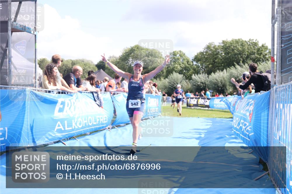 25.08.2024 - Elbe Triathlon Hamburg H.Heesch http://msf.ph/oto/6876996 25.08.2024 12:08:11 Ziel 542, 1524, 1678 meine-sportfotos.de