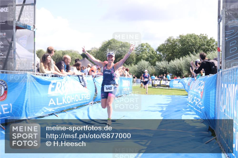 25.08.2024 - Elbe Triathlon Hamburg H.Heesch http://msf.ph/oto/6877000 25.08.2024 12:08:11 Ziel 542, 1524, 1678 meine-sportfotos.de