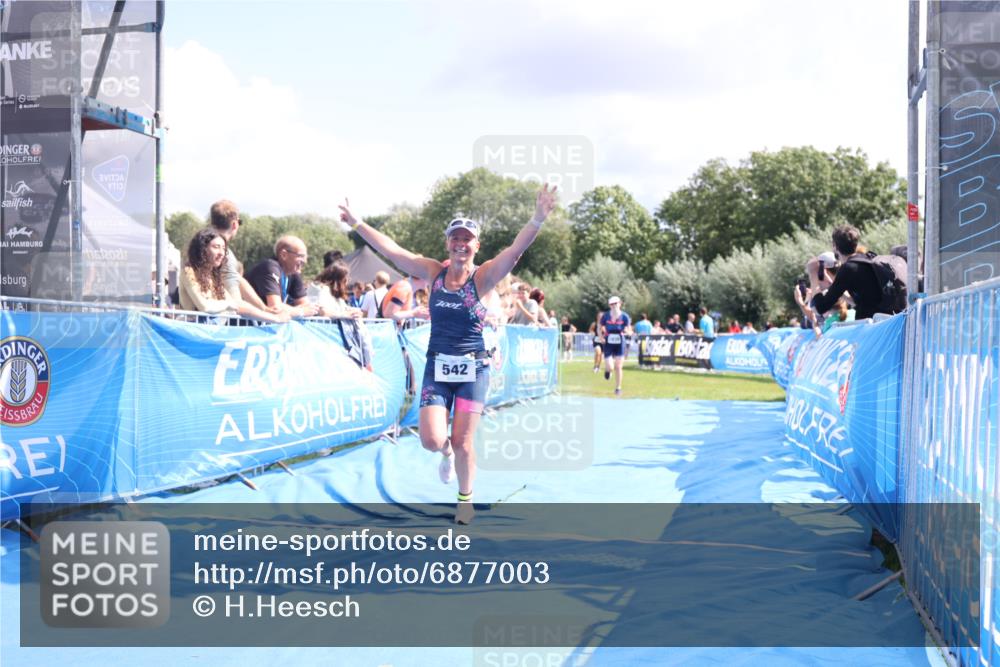 25.08.2024 - Elbe Triathlon Hamburg H.Heesch http://msf.ph/oto/6877003 25.08.2024 12:08:11 Ziel 542, 1524, 1678 meine-sportfotos.de