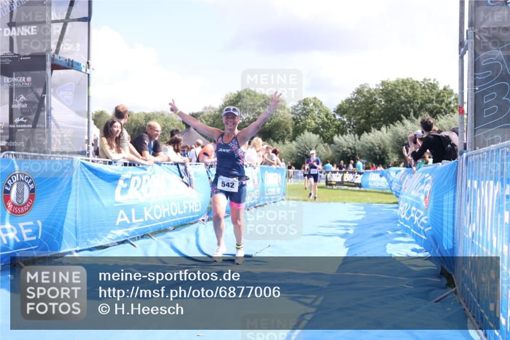 25.08.2024 - Elbe Triathlon Hamburg H.Heesch http://msf.ph/oto/6877006 25.08.2024 12:08:11 Ziel 542, 1524, 1678 meine-sportfotos.de
