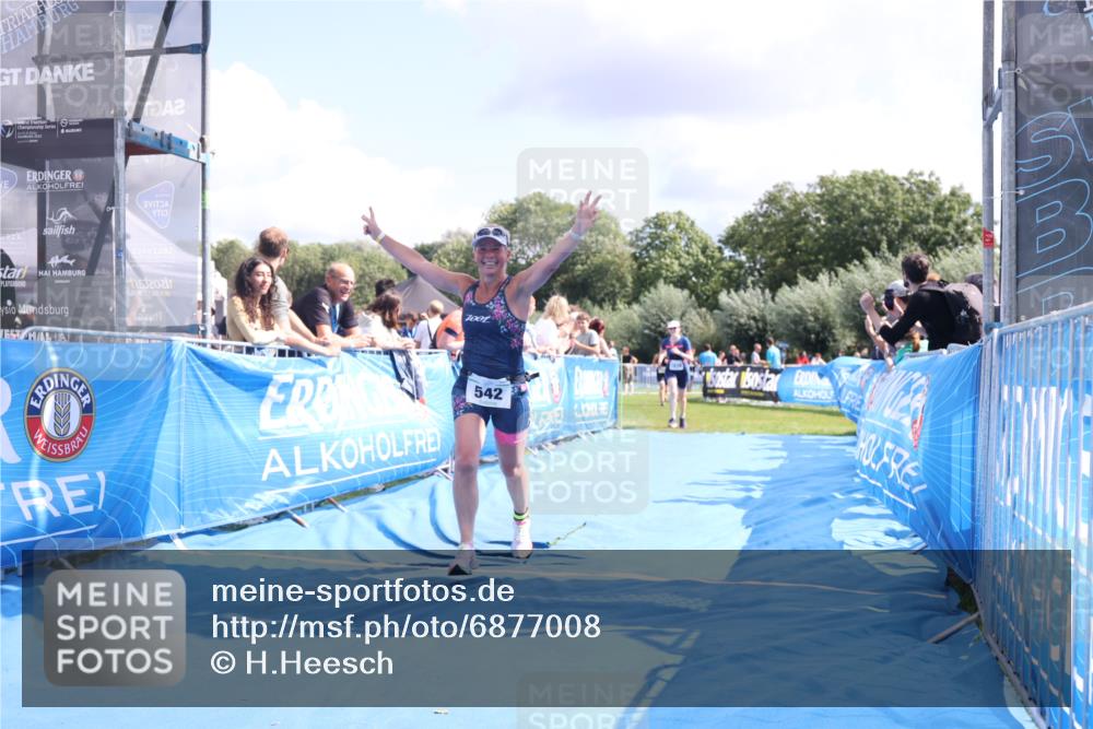 25.08.2024 - Elbe Triathlon Hamburg H.Heesch http://msf.ph/oto/6877008 25.08.2024 12:08:11 Ziel 542, 1524, 1678 meine-sportfotos.de