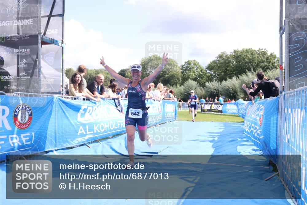 25.08.2024 - Elbe Triathlon Hamburg H.Heesch http://msf.ph/oto/6877013 25.08.2024 12:08:11 Ziel 542, 1524, 1678 meine-sportfotos.de