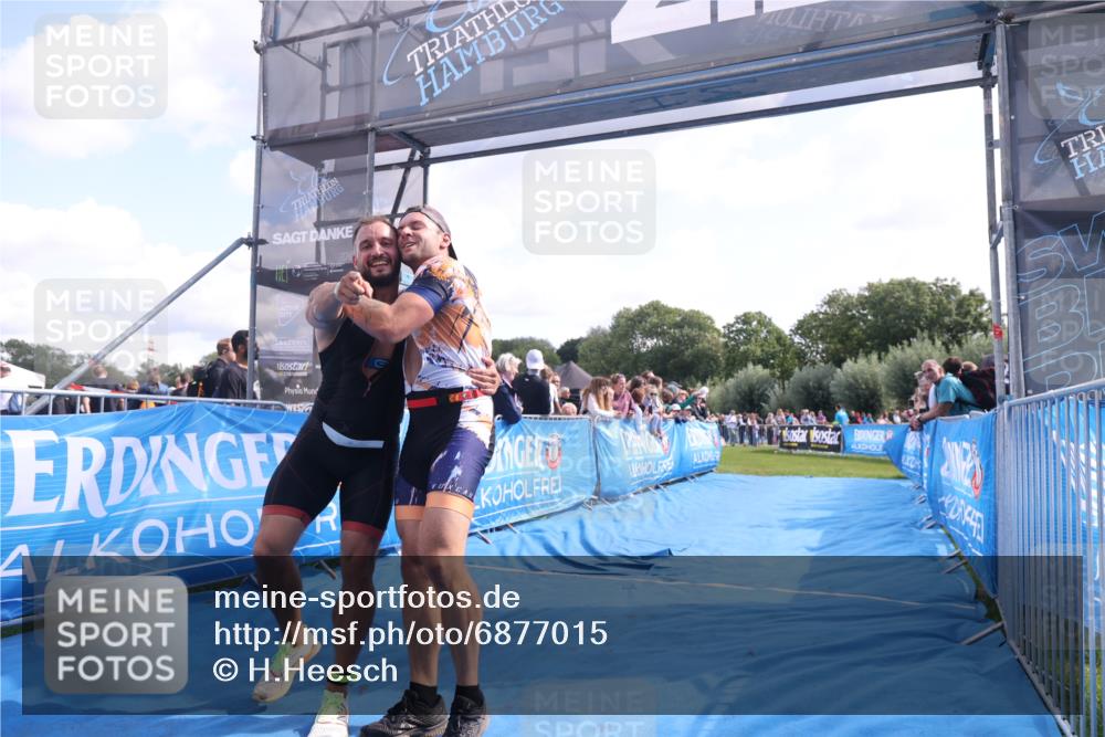 25.08.2024 - Elbe Triathlon Hamburg H.Heesch http://msf.ph/oto/6877015 25.08.2024 11:18:33 Ziel 312 meine-sportfotos.de