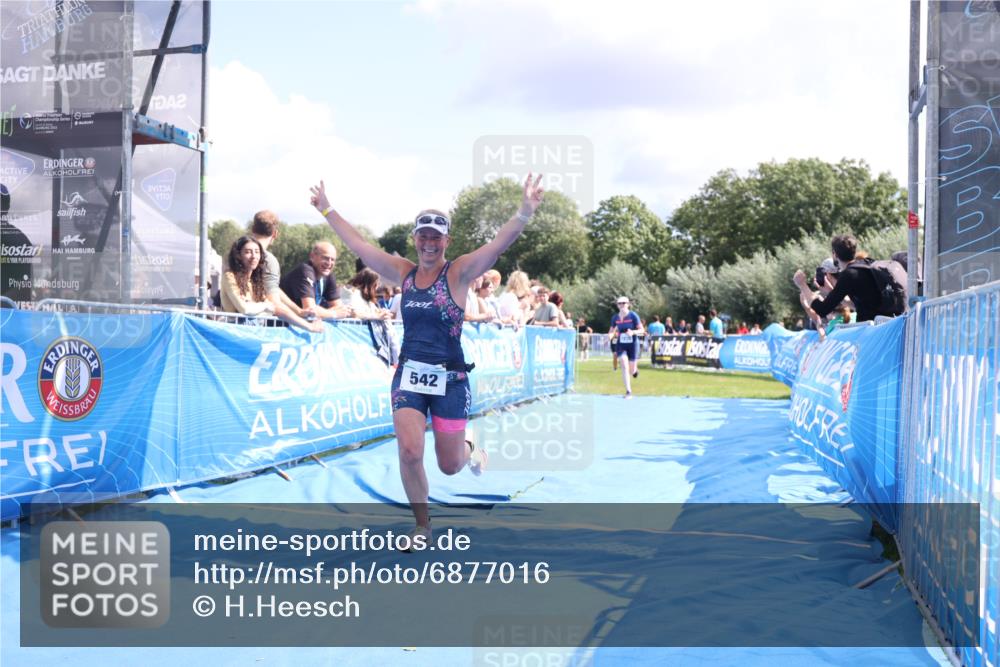 25.08.2024 - Elbe Triathlon Hamburg H.Heesch http://msf.ph/oto/6877016 25.08.2024 12:08:11 Ziel 542, 1524, 1678 meine-sportfotos.de