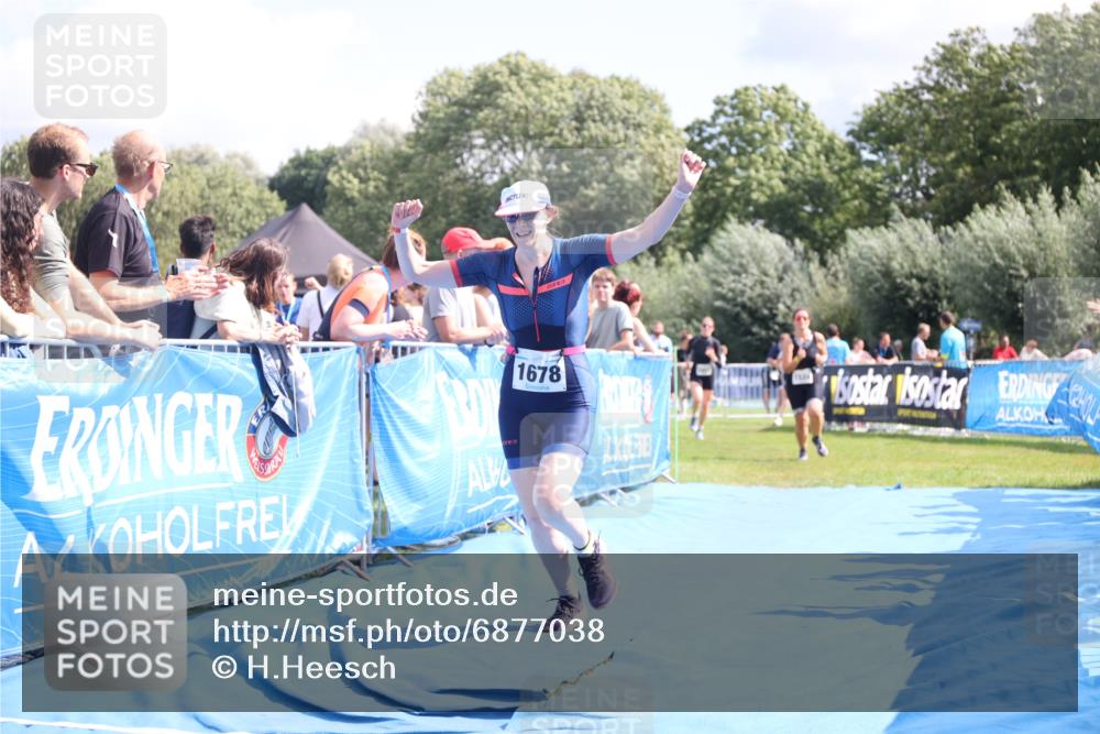 25.08.2024 - Elbe Triathlon Hamburg H.Heesch http://msf.ph/oto/6877038 25.08.2024 12:08:13 Ziel 542, 552, 1524, 1652, 1678 meine-sportfotos.de