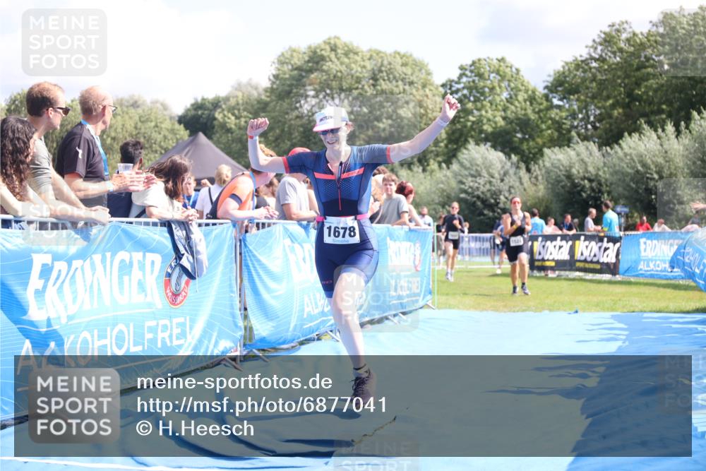 25.08.2024 - Elbe Triathlon Hamburg H.Heesch http://msf.ph/oto/6877041 25.08.2024 12:08:14 Ziel 542, 552, 1524, 1652, 1678 meine-sportfotos.de