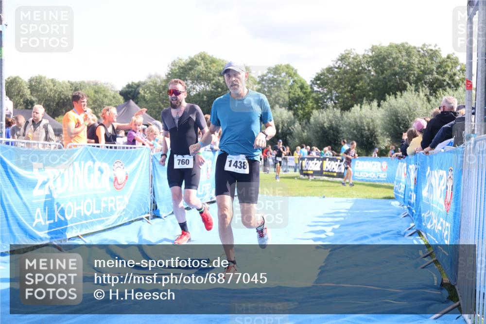 25.08.2024 - Elbe Triathlon Hamburg H.Heesch http://msf.ph/oto/6877045 25.08.2024 11:45:10 Ziel 760, 782, 1438 meine-sportfotos.de