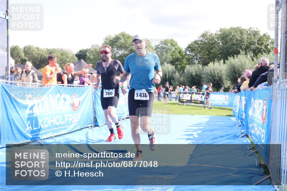25.08.2024 - Elbe Triathlon Hamburg H.Heesch http://msf.ph/oto/6877048 25.08.2024 11:45:10 Ziel 760, 782, 1438 meine-sportfotos.de