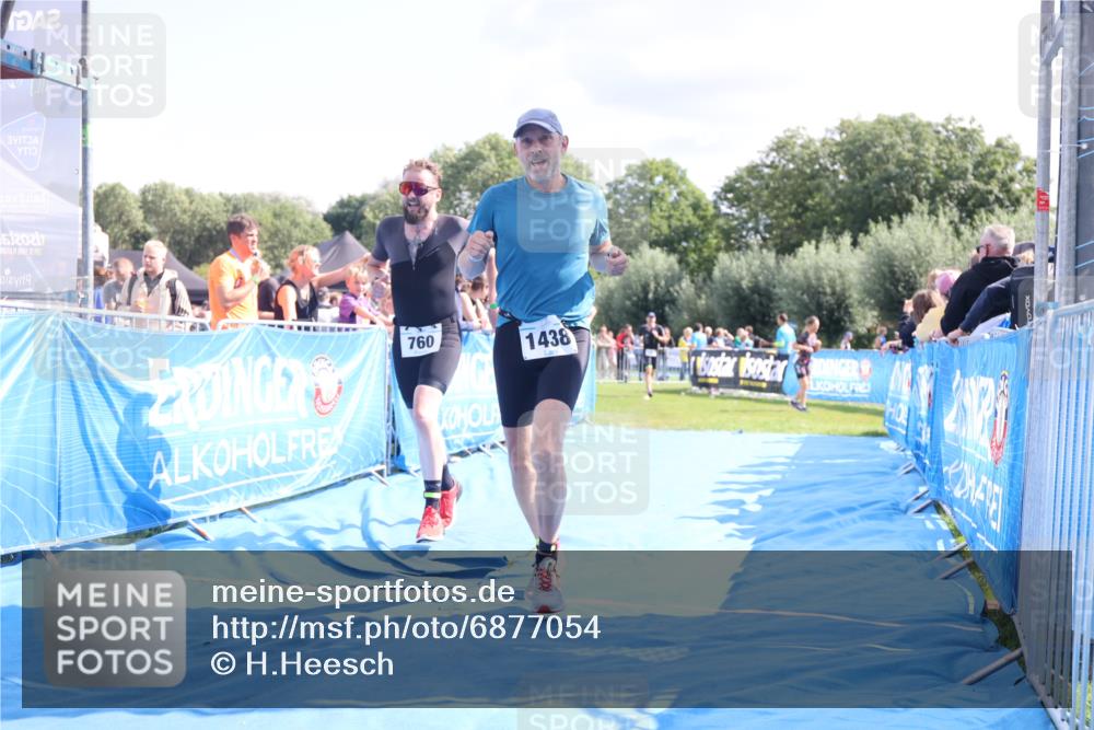 25.08.2024 - Elbe Triathlon Hamburg H.Heesch http://msf.ph/oto/6877054 25.08.2024 11:45:10 Ziel 760, 782, 1438 meine-sportfotos.de