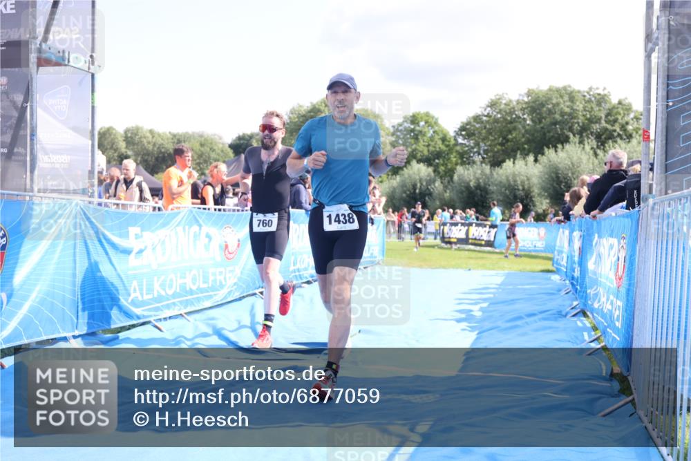 25.08.2024 - Elbe Triathlon Hamburg H.Heesch http://msf.ph/oto/6877059 25.08.2024 11:45:10 Ziel 760, 782, 1438 meine-sportfotos.de