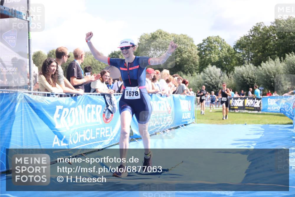25.08.2024 - Elbe Triathlon Hamburg H.Heesch http://msf.ph/oto/6877063 25.08.2024 12:08:14 Ziel 542, 552, 1524, 1652, 1678 meine-sportfotos.de
